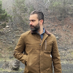 Work Jacket in 100% waxed cotton by British Millerain fabric with a lining in a wool and cotton blend, with corduroy collar, zip and buttons in aged brass made in Italy.