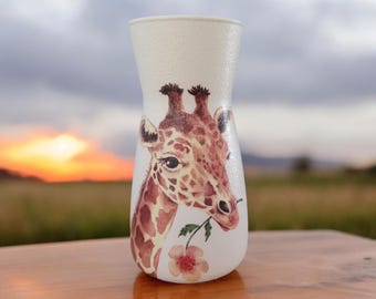 Cute giraffe flower vase, giraffe themed gifts, animal lovers, wildlife decor, giraffe decor, gifts for mum, gifts for her, cute flower vase