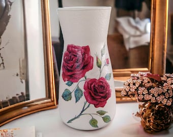 Pretty red rose vase, rose themed gifts, red themed home decor, housewarming gifts, gifts for her, red flower themed gifts, decorative vase
