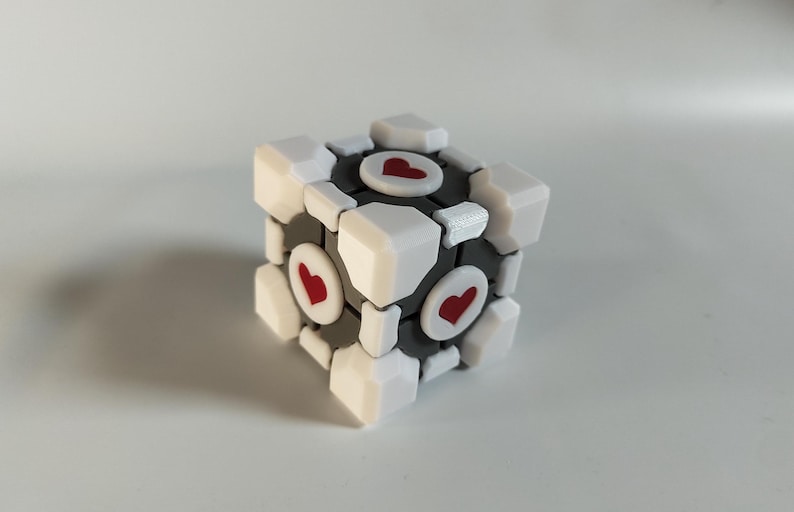 Paquete de botón de portal y cubo complementario | Regalo coleccionable único inspirado en el juego Portal para jugadores y fanáticos. imagen 4