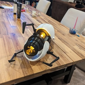 Réplica de la pistola Portal: accesorio de ciencia ficción, juguete coleccionable, regalo para gamers, decoración hecha a mano. imagen 5