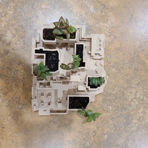 Counter-Strike "Mirage" Rotating Flower Pot Turntable | Bring the CS:GO action home! image 3