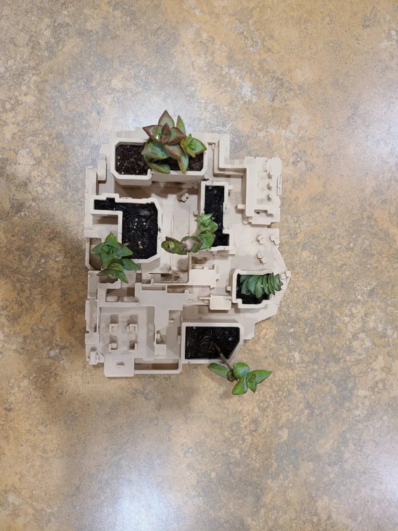 Counter-Strike "Mirage" Rotating Flower Pot Turntable | Bring the CS:GO action home! image 3