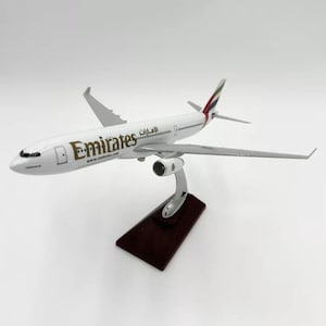 Emirates Airlines Airbus A330-200 1/200 Model