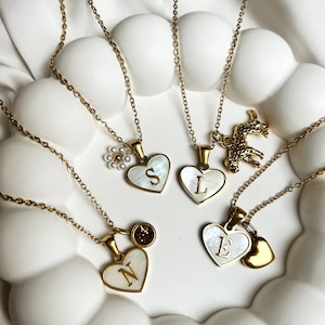 Personalisierte Kette mit Charms wasserfest, Geschenk für Sie Anhänger Kette Buchstabe Gold Geschenk Freundin Kette Frau Herzanhänger Kette