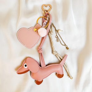 Bag Charm Dackel Taschenanhänger Hund Schlüsselanhänger mit Charms trendy Anhänger für Tasche rosa Geschenk für Sie Y2K Geschenk Mädchen
