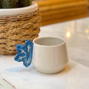 Snowflake Mug - Snowflake Christmas Ceramic Mug- Winter Coffee Cup - Winter Snowflakes Tea Mug- Handmade Ceramic Cup -valentine&#39;s day gift