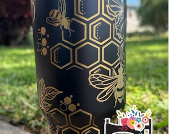 ハニーコーム - ビー 40オンス タンブラー *スタンレーに類似 * *レーザー彫刻 * カップ * ブラックレインボーカップ * バンブルビー タンブラー - ハニカム -