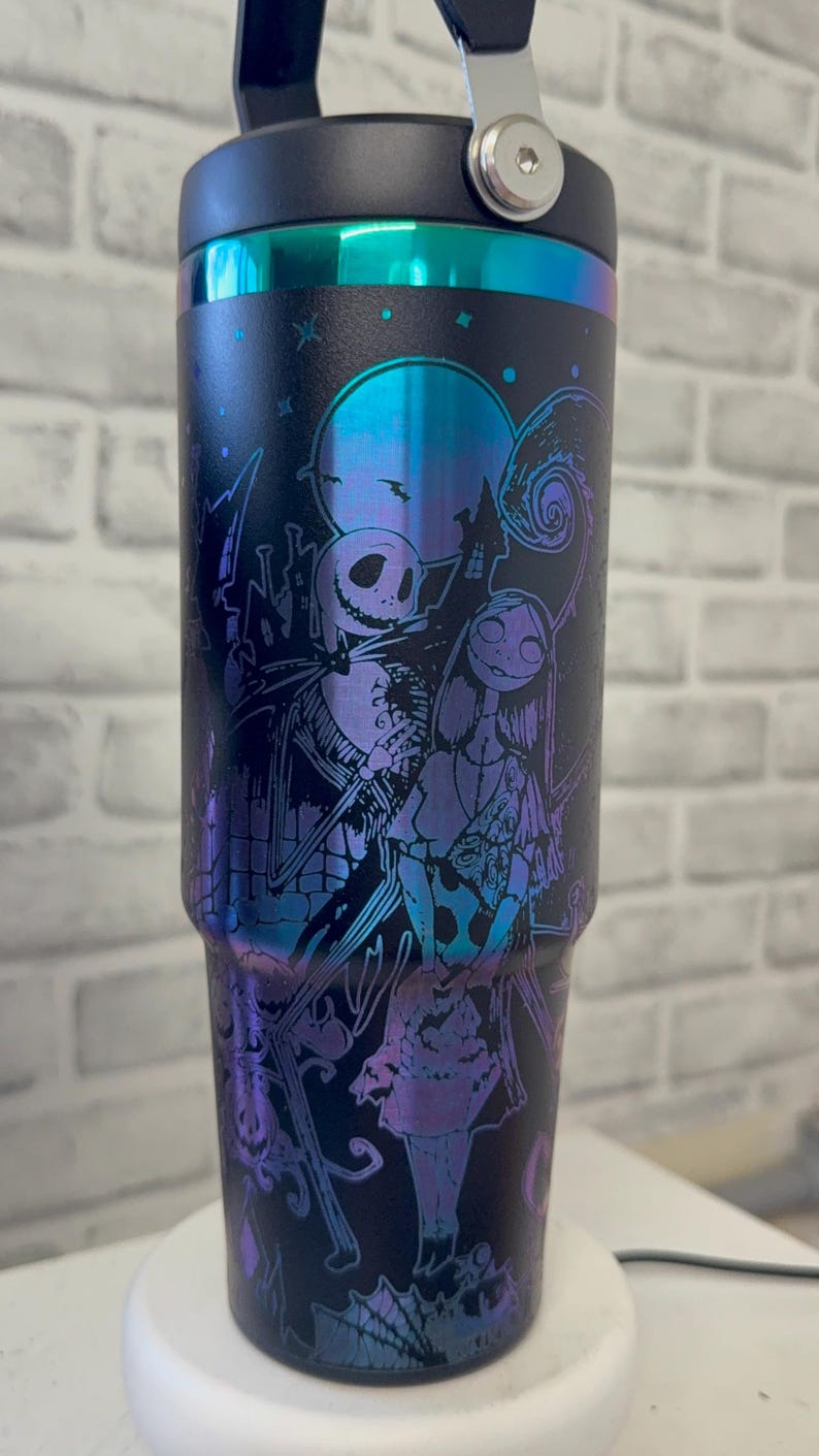 Pesadilla antes de Navidad - Vaso de 30 oz con tapa abatible de Jack y Sally * Vaso de Halloween * Imitación de Stanley * Navidad * Grabado láser imagen 14