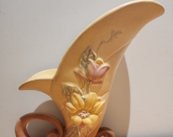 Vintage Hull Magnolia Cornucopia Vase