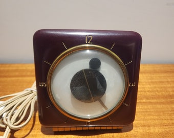 1940s O. B. McClintock Co. Circa 1940 Bakelite Electric Alarm Clock, Model 15D700