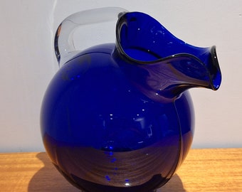 Cambridge Glass Modern Art Deco Blu Cobalto 80 oz. Brocca a sfera con manico trasparente