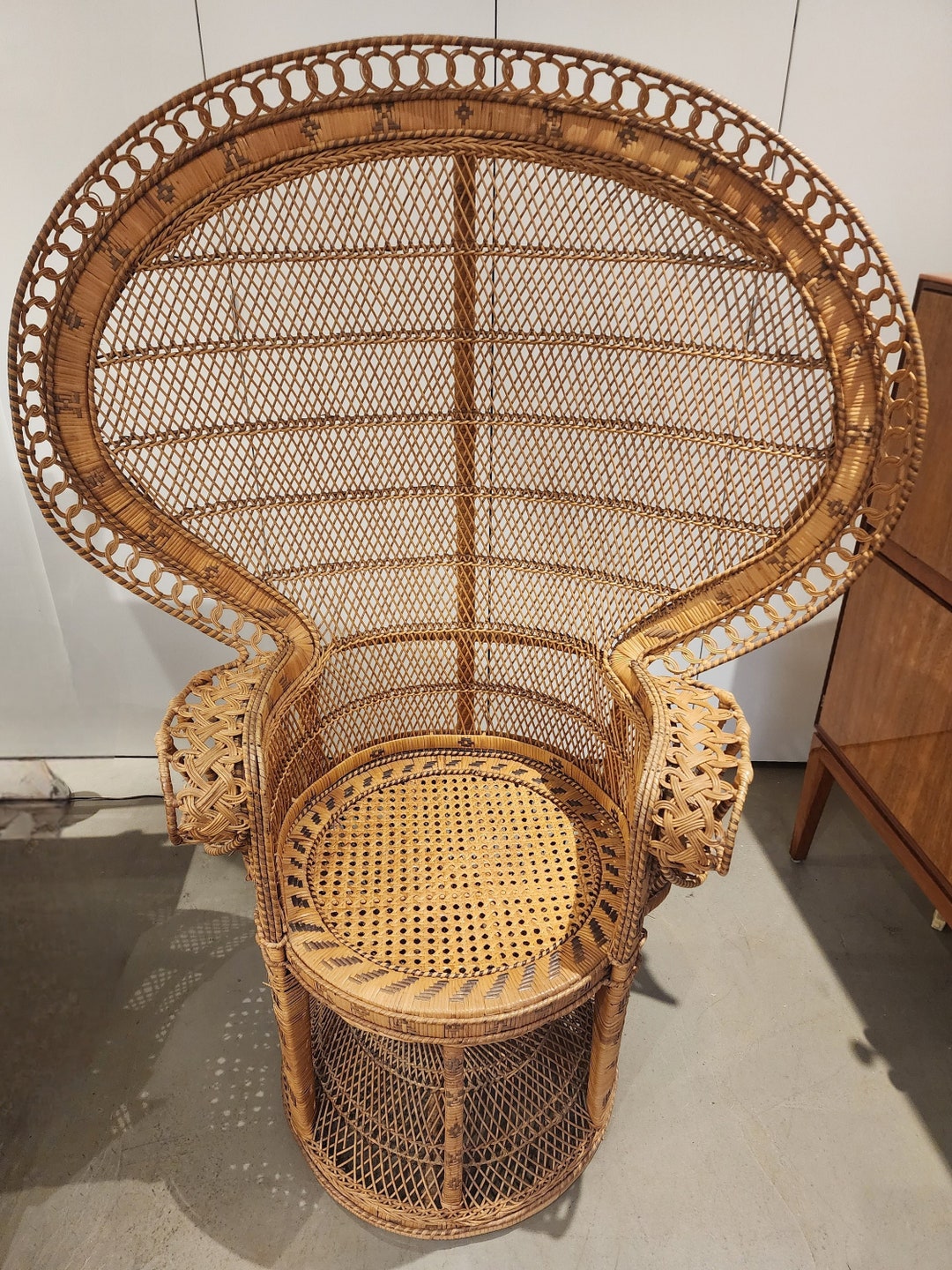 1970年代　ピーコックチェア　エマニュエルチェア ラタン製 ヴィンテージ調 1970 年代のエマニュエル スタイル ピーコック チェア 編み込みラタン