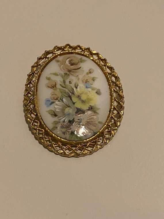 Vintage Victorian Hand Painted Brooch - image 1