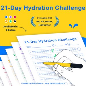 Könnte beinhalten: Ein druckbares 21-Tage-Hydrations-Challenge-Diagramm mit einer Hand, die einen gelben Stift verwendet, um ein Kontrollkästchen zu markieren. Das Diagramm ist in den Größen A4, A5, Letter und Half Letter und in 6 Farben erhältlich. Der Hintergrund ist gelb und blau.