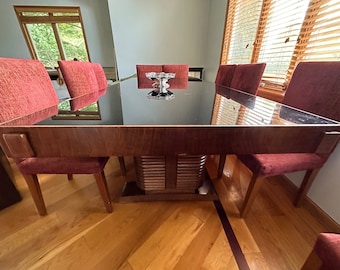 Important Art Deco solid oak and mahogany 1930's table with black glass top and 10 impeccable chairs