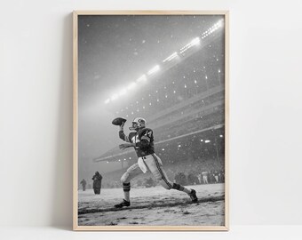 Vintage Football Kunstdruck: Quarterback im Schneespiel (Digitaler Download