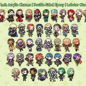 Puede incluir: Una colección de dijes de acrílico epoxi de doble cara de 5 cm con varios personajes estilo chibi y cierres de langosta. Varios dijes están marcados con el texto Sold Out. Los personajes muestran diversos colores de cabello, atuendos y poses.