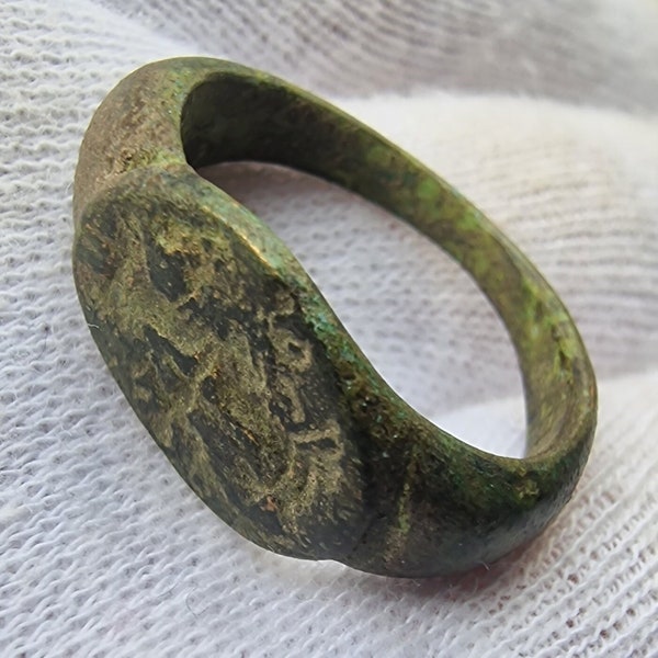 Ancient Roman seal ring,  Quadriga