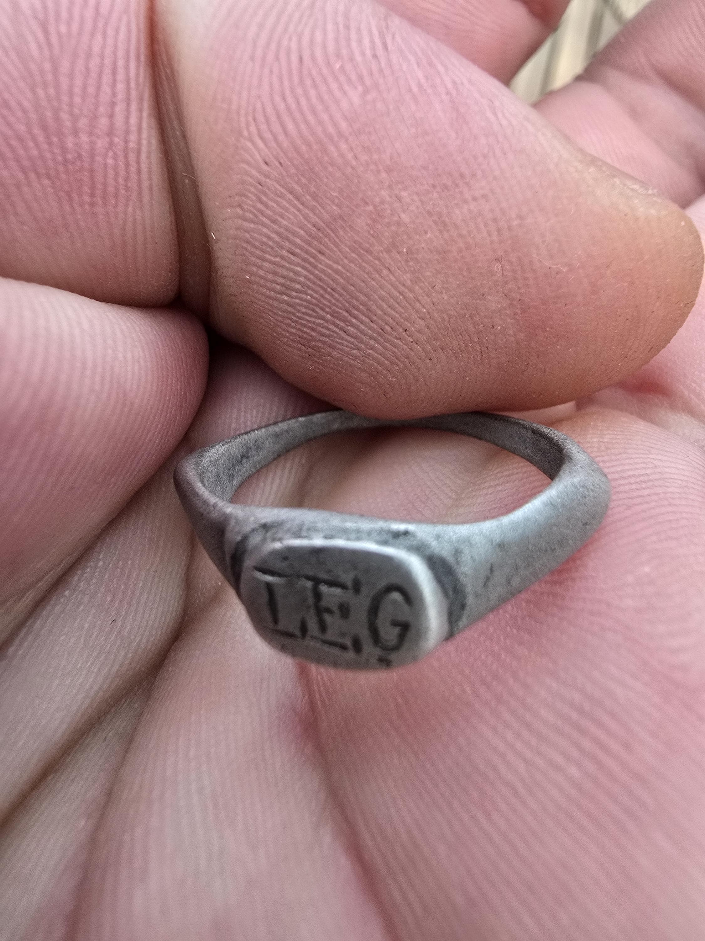 Romaine antique, bague de légionnaire en argent avec inscription