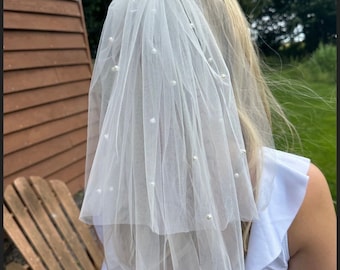 Hand made Pearl short veil, hen party veil, bride to be veil, pearl veil, short pearl veil