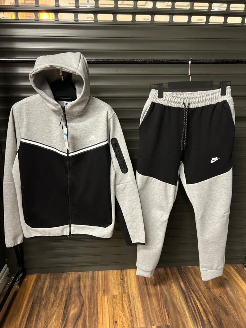 fleece windrunner nike