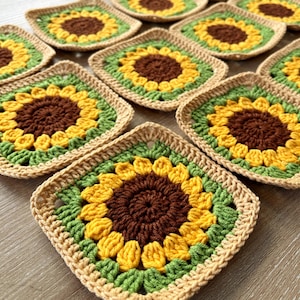Pode incluir: Uma coleção de quadrados de girassol de crochê em tons de marrom, amarelo e verde. Os quadrados são dispostos em um padrão escalonado, criando um design visualmente atraente.