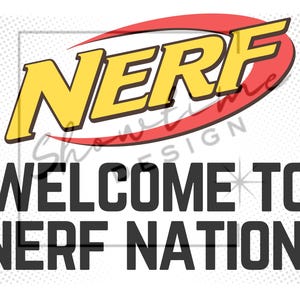 Puede incluir: Un fondo blanco con un logotipo de Nerf rojo y amarillo y el texto "¡Bienvenido a Nerf Nation!" en negro.