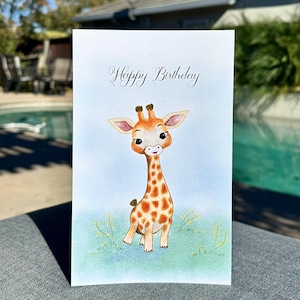 Cartão de feliz aniversário desenhado à mão, cartão de felicitações em aquarela, cartão feito em casa, girafa, pintura em aquarela, presente de aniversário, aniversário infantil
