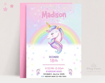 Può includere: Un invito di compleanno di unicorno rosa e blu con un arcobaleno e stelle. Il testo recita "It's hard to believe but yes it's true our Madison is turning five. December 18th. 4:00 PM - 6:00 PM at Addison's House. 123 Your St. Any City, 12345. RSVP: Addison's Mom (123-456-7890). Play Time Templates."