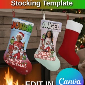 Könnte beinhalten: Drei Weihnachtsstrümpfe hängen an einer Metallstange. Zwei sind mit Namen und festlichen Grafiken personalisiert, darunter der Weihnachtsmann und der Grinch. Der dritte Strumpf ist einfarbig rot mit weißer Manschette. Der Text auf dem Bild lautet "Personalisierte Weihnachtsstrumpf-Vorlage."