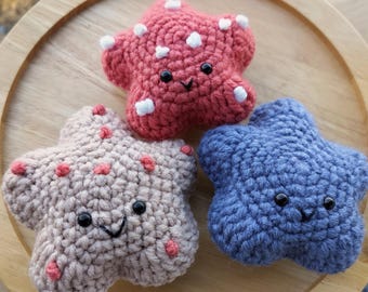 Crochet Starfish Trio – Handmade Amigurumi Baby Starfish Set – Ocean Nursery Decor – Coastal Beach Theme – Sea Life Plush – Baby Shower Gift