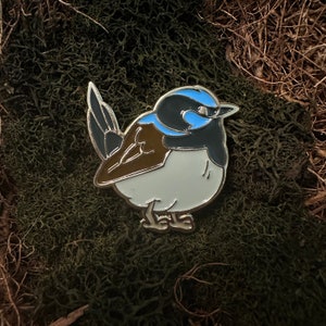 Superb Fairywren Enamel Pin ! Lapel Pin Bird Pin Cute Gold Plated Brooch