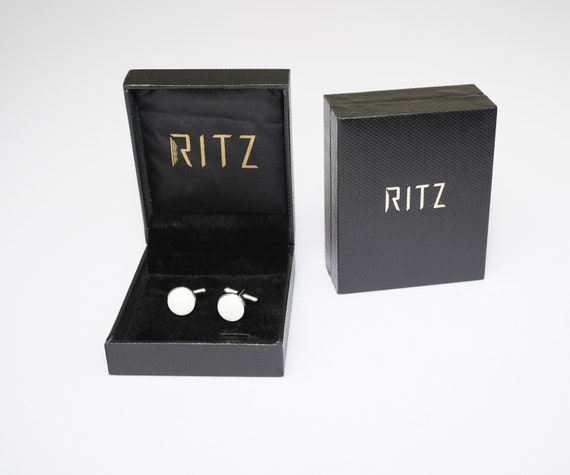 Solid White colored cufflinks – round shaped - image 1