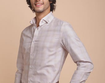 Camisa de algodón con tejido dobby que no necesita planchado: estampado de cuadrícula llamativo y cuello abotonado.