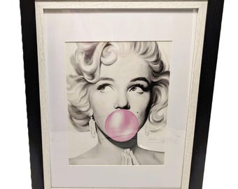 Unique Marilyn Monroe Artwork Chic Bubble Gum Design Sleek Wooden Frame Elegant Wall Art Modern Pop Style Vintage Home Decor Black&White