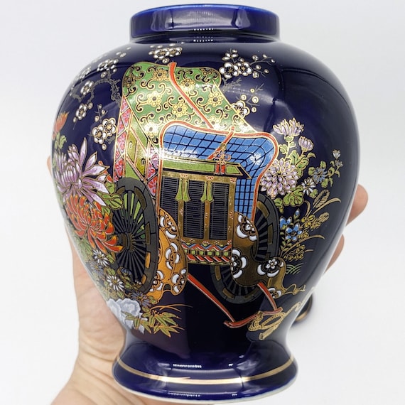ヴィンテージの日本製コバルトブルー磁器壷：金のワゴンと花瓶 - Etsy 日本