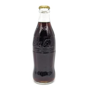 Botella Sellada Coca‑Cola Classic Años 80 | Vidrio Contorno 300 ml con Logo Bilingüe | Decoración Vintage Cultura Pop