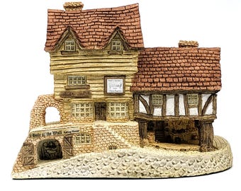 1980 David Winter “Market Street” Cottage Figurine | Original Box Hand‑painted Mini Cottages | J Hine Ltd Collectible UK Cottage Miniature