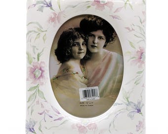 1990s Porcelain Photo Frame Flowers | White Ceramic Oval Picture Frame Pastel Florals 5x7 | White Pink Tabletop Photo Holder Floral Décor