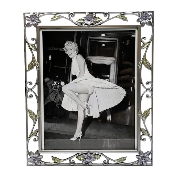 ヴィンテージのマリリン・モンローの地下鉄シーン：ピューターの花柄