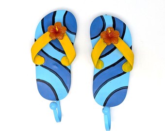 Vintage Flip Flop Wall Hooks: Hand-Painted Coastal Hibiscus Decor