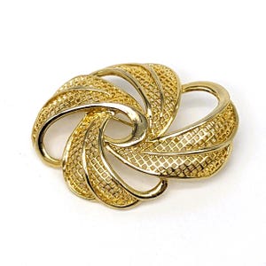Elegant 1950s Mid Century Gold Pinwheel Brooch | Vintage Crosshatch Rosette Pin Made in 1950s | Gold Plated Ribbon Pinwheel Brooch Statement