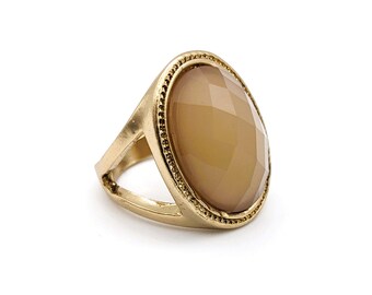 Vintage Ring Light Brown and Gold | Large Signet Ring Beige Stone Gold Plated | Cocktail Ring Beautiful Peach Faceted Cabochon Gold Plated