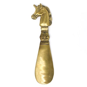 Vintage massief messing eenhoorn schoenlepel met fleur de lis-handvat | Korte decoratieve functionele lepel | Uniek cadeauaccessoire voor schoenliefhebbers