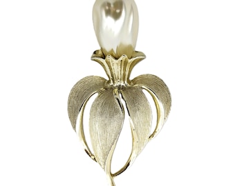 Vintage Sarah Coventry Fantasy Flower Brooch | Textured Gold Plated Large Plastic Pearl Signed Large Pin Baroque Art Nouveau Brooch