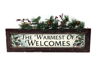 Cozy Winter Chickadee Welcome Sign | Vintage Rustic Holiday Wall Décor | Weathered Wood & Pine Berry Garland