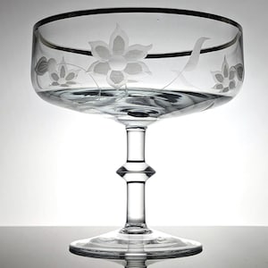 Vintage kristallen grote sorbetcompote snoepschaal | Kom serveerschaal met bloemengeëtste zilveren rand | Grote kom op voetstuk als decorstuk van kristal