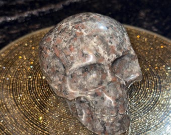 3.55” Yooperlite Crystal Skull – UV Reactive, Glows Under Black Light, 3.55 x 2.54 Inches