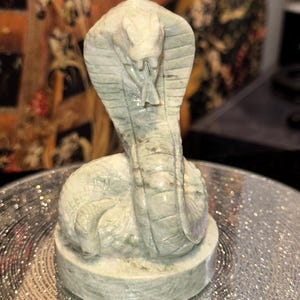 13 cm hohe Jade Cobra Schnitzerei